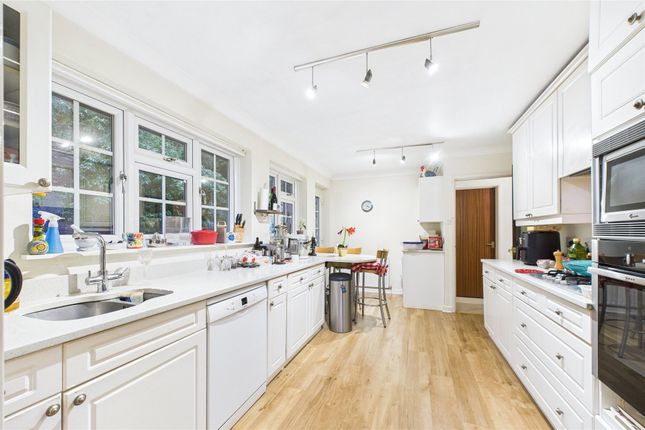 22, Mountbatten Rise, Sandhurst photo 3