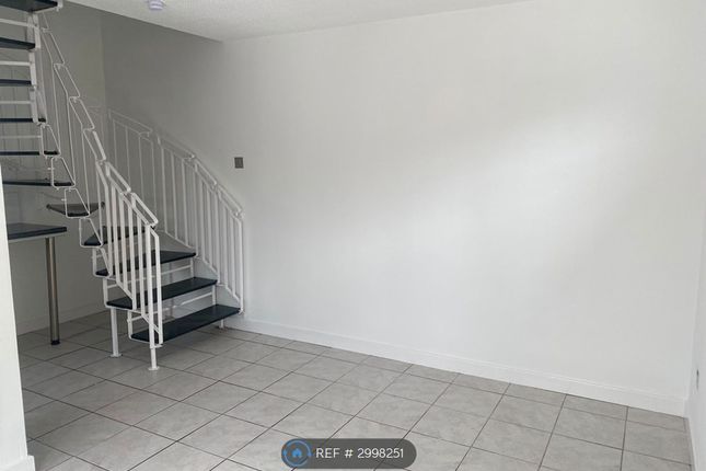 Circuit Close, Willenhall photo 2