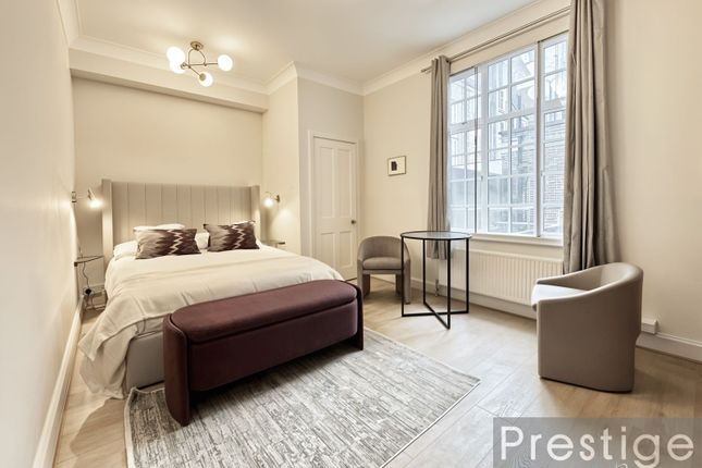 Studio flat on Hallam Street, London, £2,817/mo