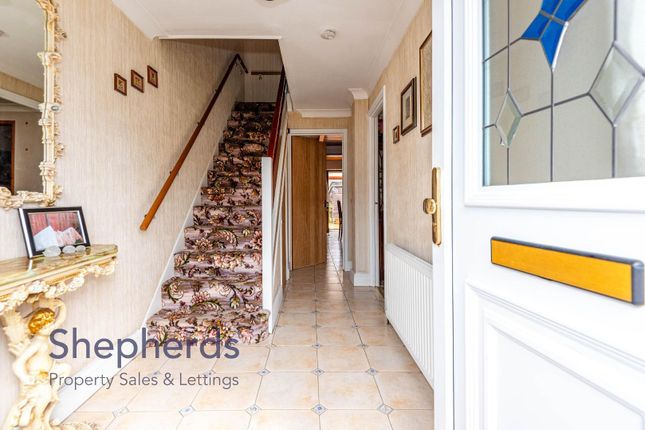 7, Barnfield Close, Hoddesdon photo 2