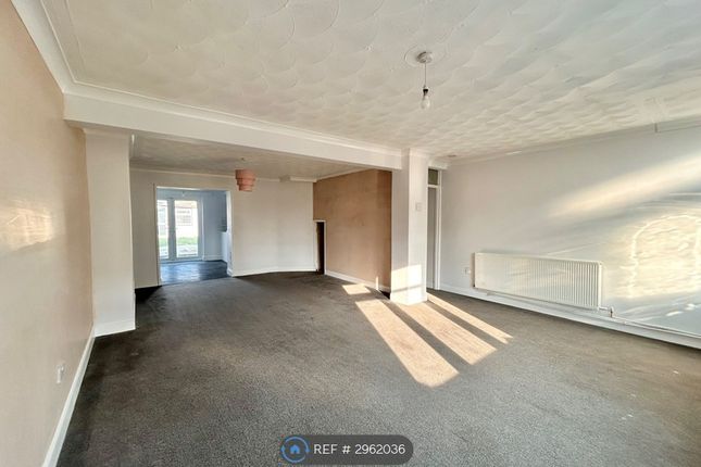 First Avenue, Sheerness photo 2