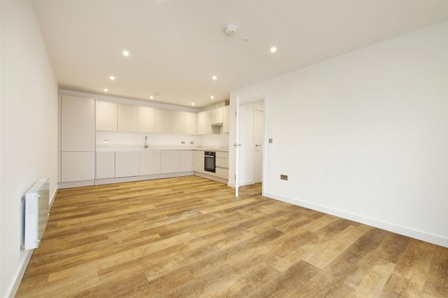 2-bed flat on 17 Green Yard, Vincent Walk, Dorking, £349,950