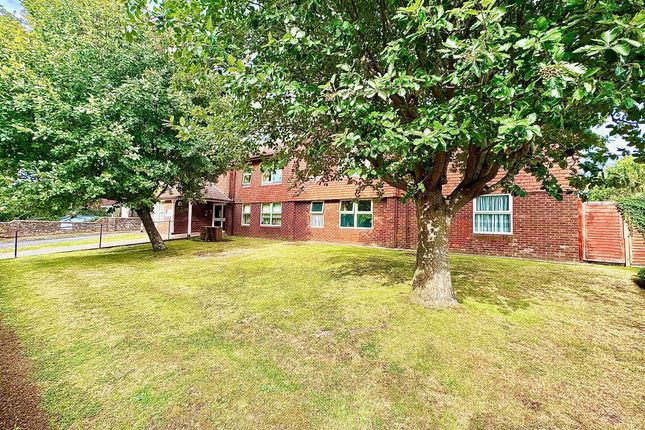 Flat 1 Gainsborough Lodge, 136, South Farm Road, Worthing photo 2