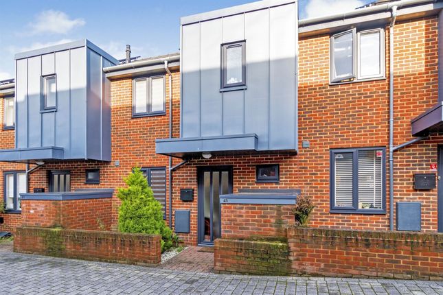 Town house for sale in Amoy Street, Southampton