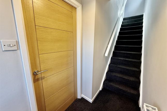 18, Meredith Gardens, Gateshead photo 2
