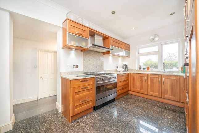 16, Clarendon Gardens, Wembley photo 3