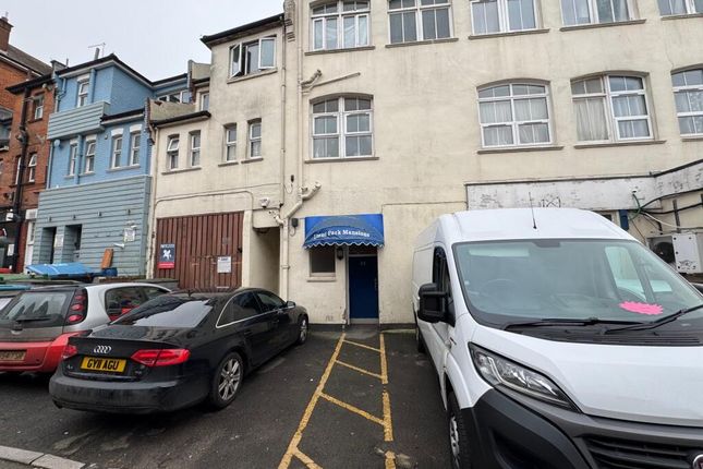 4th Floor Studio Flat With Lift, Located Close Award-Winning Beaches
