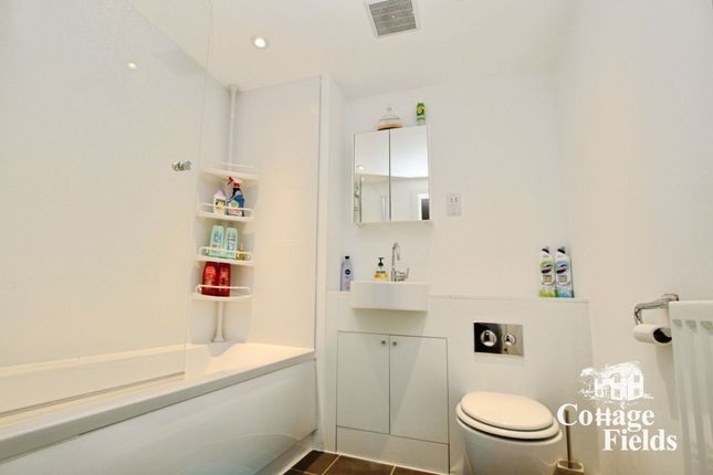 6 Pitchway, Harlow photo 4