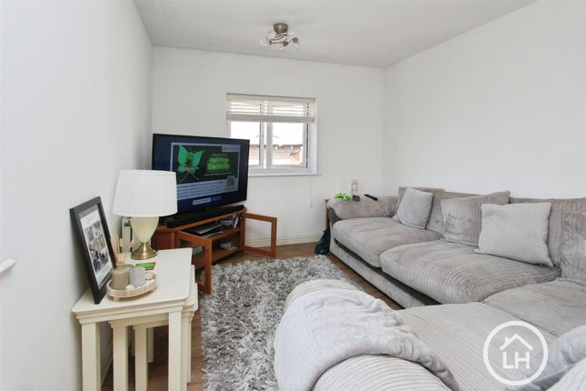 44, Holly Blue Drive, Sittingbourne photo 4