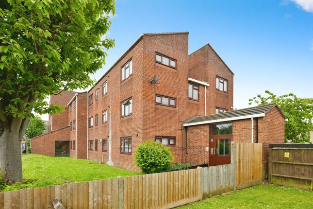 Thumbnail Flat for sale in Bray Lodge, Cheshunt, Waltham Cross