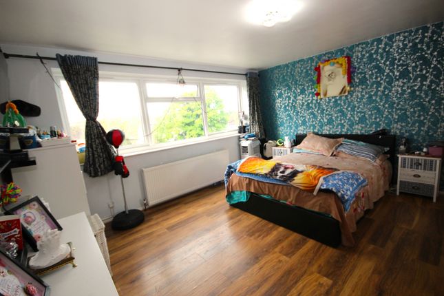 Flat to rent in Talisman Way, Wembley, Middlesex