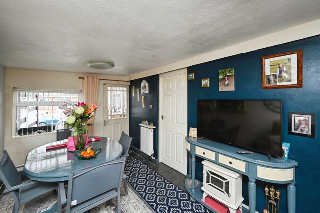 14, Newport Crescent, Mansfield photo 3