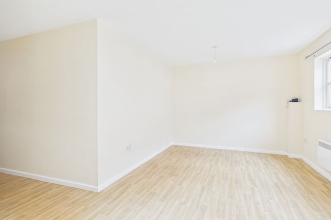 17 Chelsea Court, Gloucester photo 3