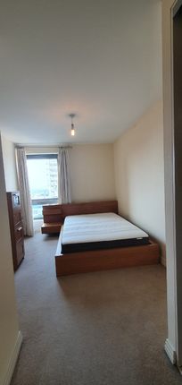 Flat to rent in Victoria Road, North Acton, London