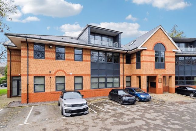 Thumbnail Flat for sale in Furlong Road, Bourne End