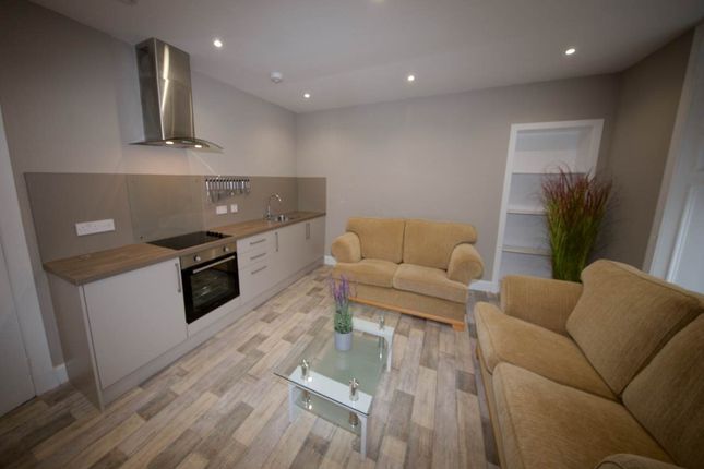 G_2, 174 Lochee Road -Kitchen