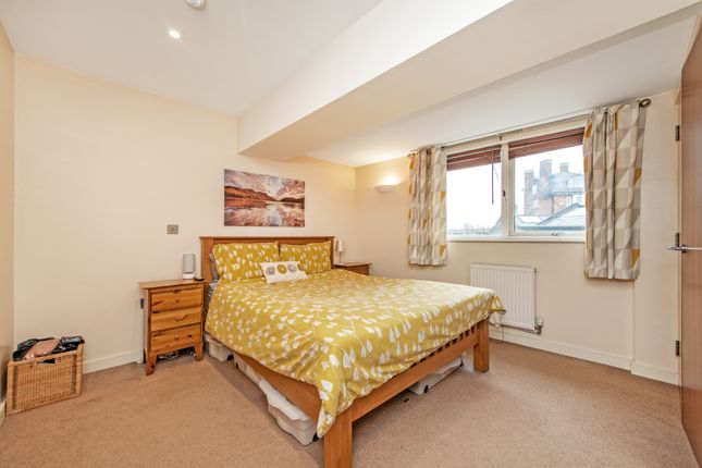 Apartment 1 Blenheim Court 20, Denham Street, Greater London photo 3