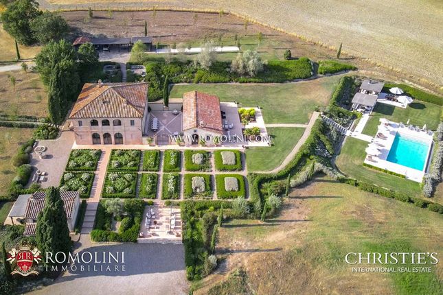 Thumbnail Villa for sale in Buonconvento, Tuscany, Italy