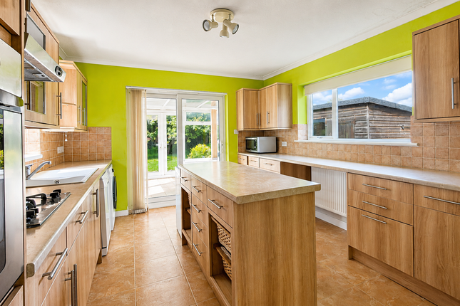 32, Saxondale Avenue, Burnham-on-sea photo 3