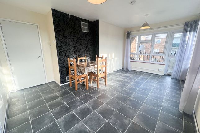 Flat 22, Dale Court Grove Hill, London photo 2