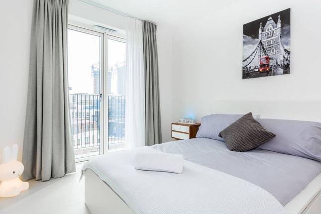Flat to rent in Park View Mansions, Stratford, London