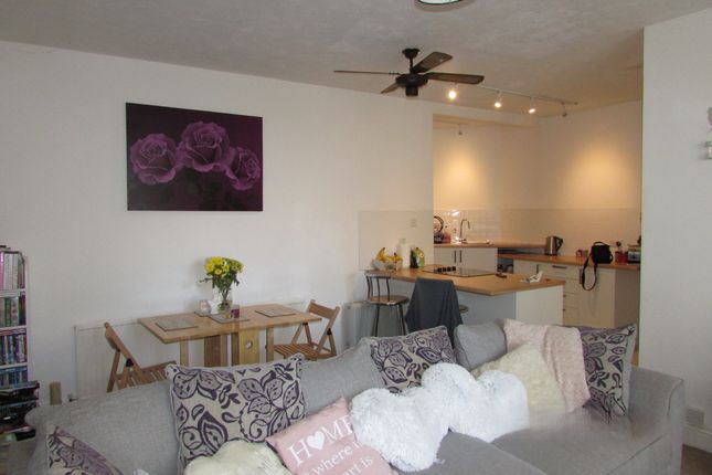 Flat 2 , 12/13 Chapel Street, Penzance photo 3