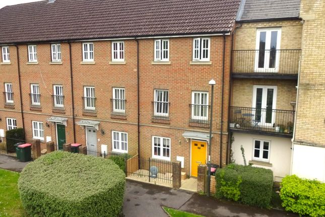 Town house for sale in Trist Way, Ifield, Crawley