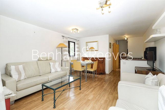 Waveney Close, London photo 3