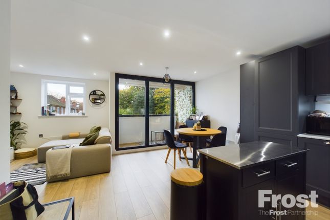 5, Inglewood,, Green Street, Surrey photo 2