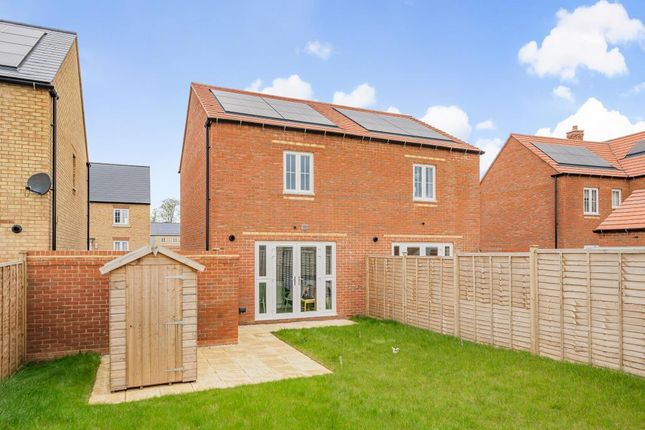 Semi-detached house to rent in Wisbech Road, Bicester