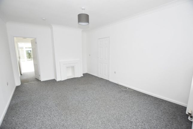 47, Alexandra Close, Redruth photo 2