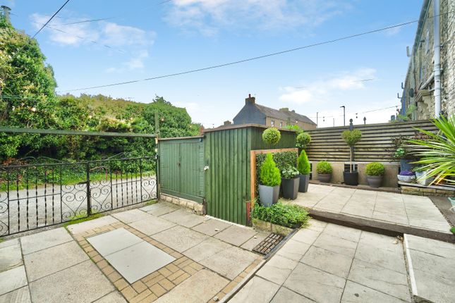 13, Parrott Street, Bradford photo 4