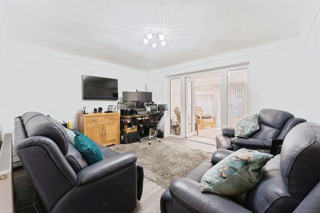 25, Howbeck Close, Prenton photo 3