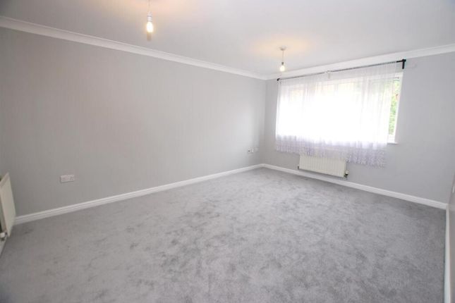 Flat 8, Taverners Court, Wembley photo 5