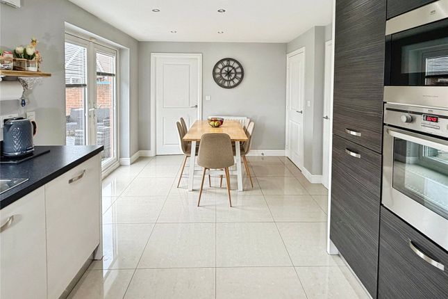 98, Scotsman Drive, South Yorkshire photo 3
