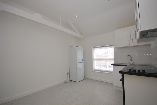 111, KETTERING photo 4