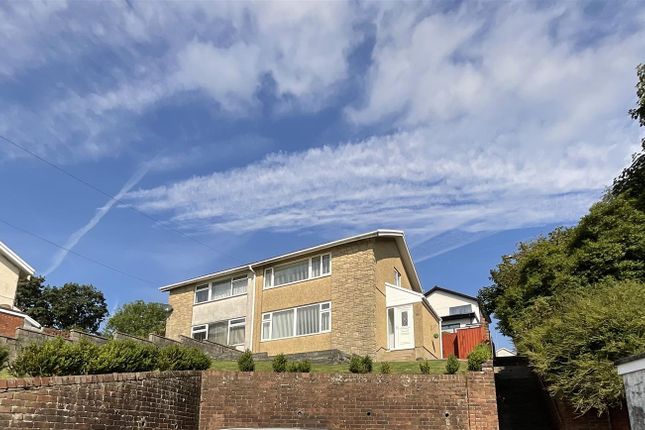 18, Blaen Nant, Llanelli photo 2