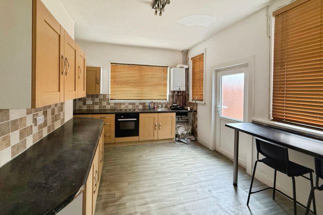 206, Firs Lane, Leigh photo 4