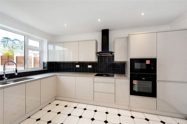 5, Lakeside Close, Edenbridge photo 2