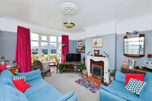 251, Ham Drive, Plymouth photo 2