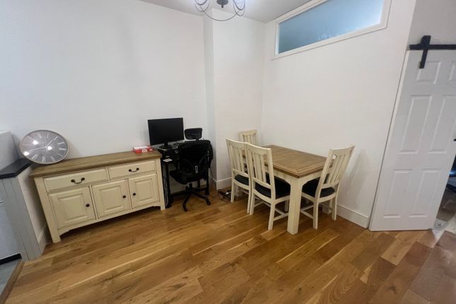 Flat 3, Winslade House, 4 Egham Hill, Egham photo 4