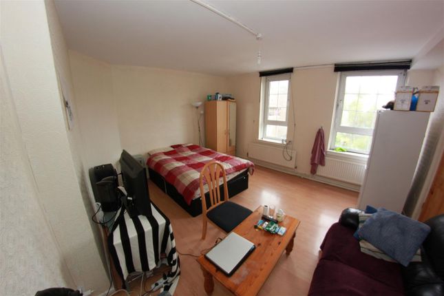 Flat 6, Dellow House, Dellow Street, London photo 4