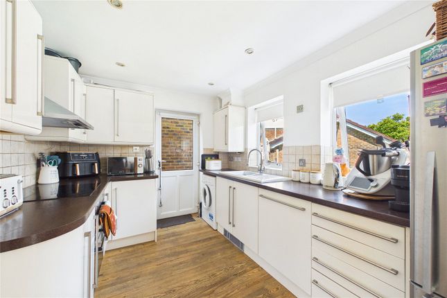 68, Broom Field, Surrey photo 4