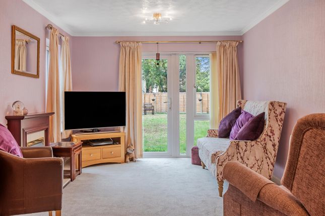 5 Cedar Court, Crockford Park Road, Addlestone photo 4