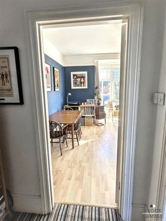 Flat 2, 75 Vicarage Road, Eastbourne photo 3