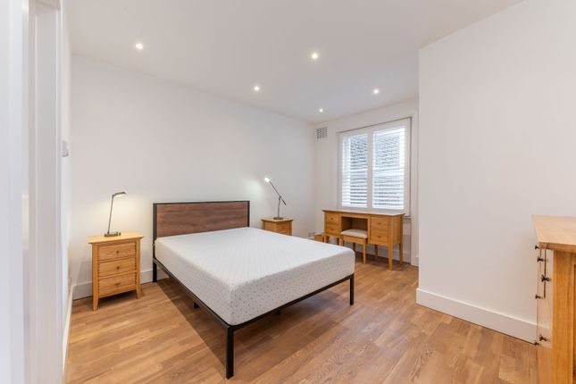 Flat for sale in Linden Gardens, Notting Hill Gate