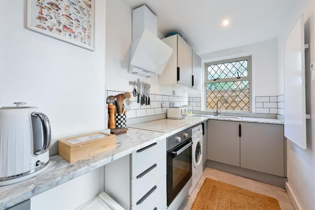 52, Kimble Road, Colliers Wood photo 3