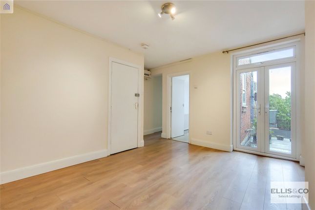 Flat to rent in Neeld Parade, Wembley