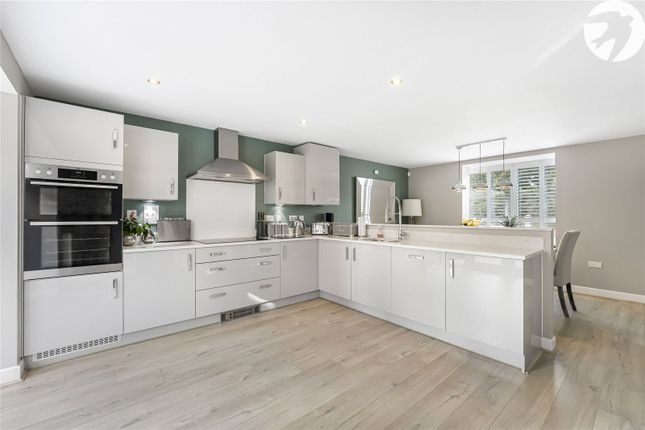 19, Giles Drive, Ebbsfleet Valley photo 3