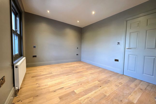 Flat B, 2, Royal Parade, Bromley photo 2